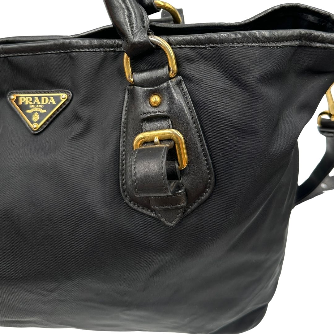 Borsa Prada in nylon e pelle nera