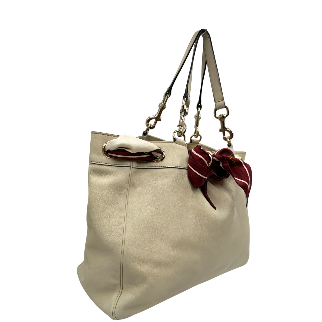 lato  Borsa Gucci in pelle color bianco gesso 