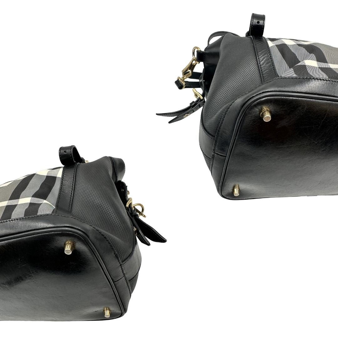 angoli Borsa Burberry in pelle nera 