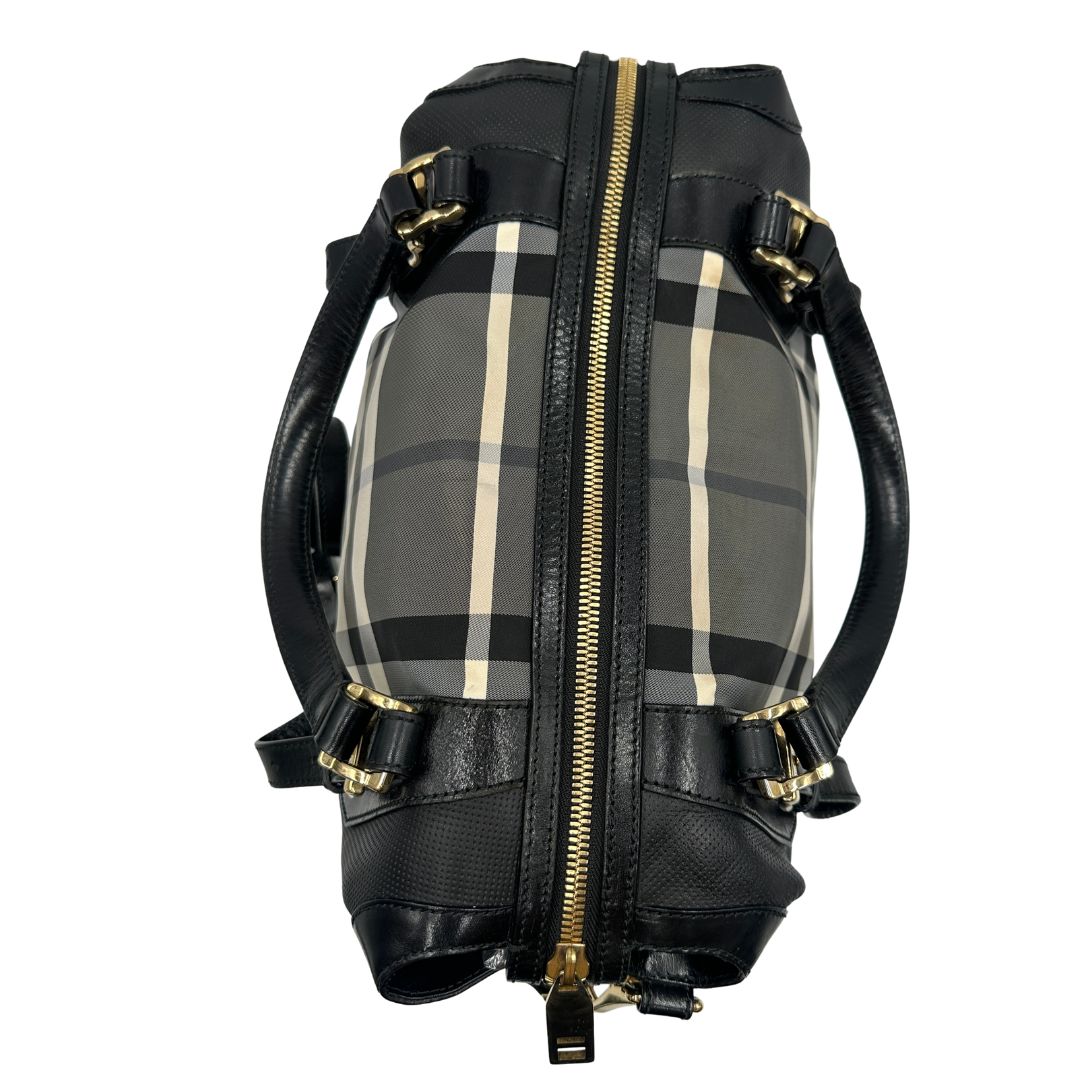 chiusura Borsa Burberry in pelle nera