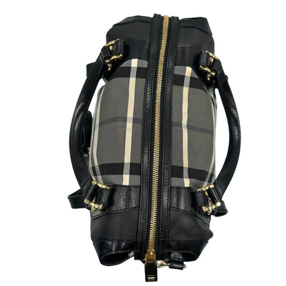 chiusura Borsa Burberry in pelle nera
