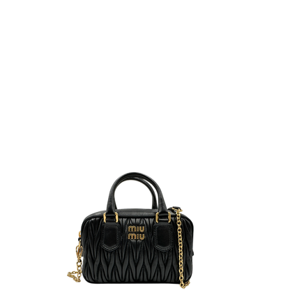  Front, Borsa Miu Miu Arcadie realizzata in nappa matelassé nera nella verzione mini. Da portare a mano o a tracolla. Originale, usata, di lusso, in condizioni eccellenti