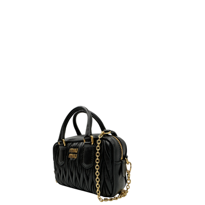 Larto, Borsa Miu Miu Arcadie realizzata in nappa matelassé nera nella verzione mini. Da portare a mano o a tracolla. Originale, usata, di lusso, in condizioni eccellenti