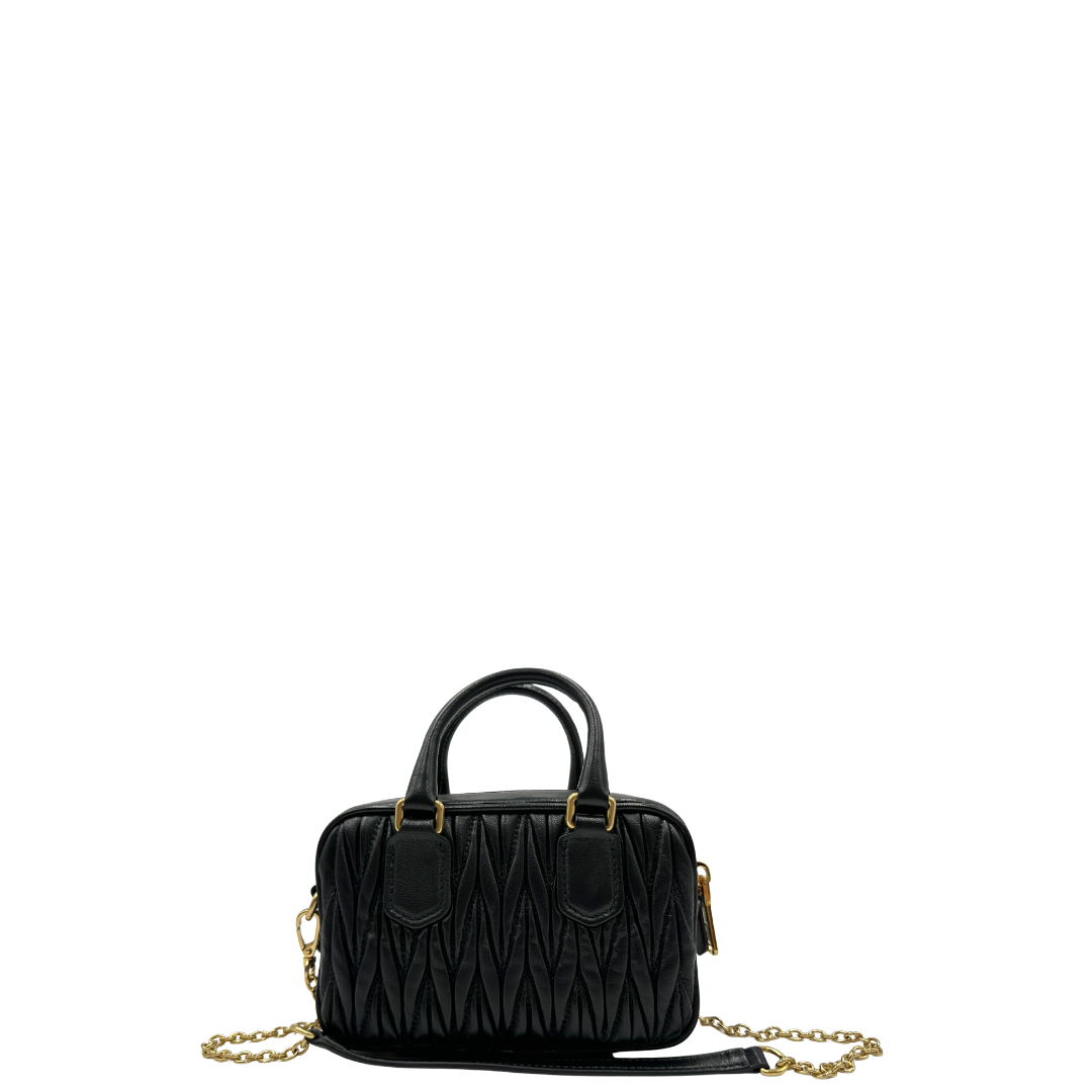Retro, Borsa Miu Miu Arcadie realizzata in nappa matelassé nera nella verzione mini. Da portare a mano o a tracolla. Originale, usata, di lusso, in condizioni eccellenti