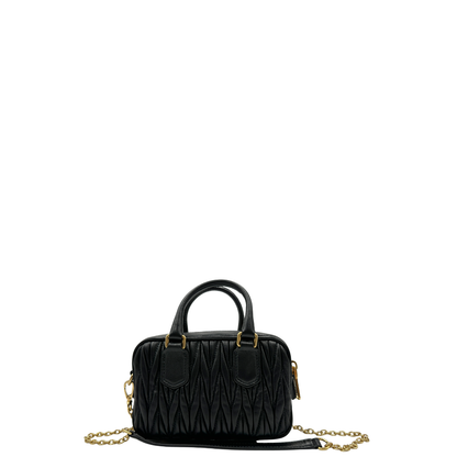 Retro, Borsa Miu Miu Arcadie realizzata in nappa matelassé nera nella verzione mini. Da portare a mano o a tracolla. Originale, usata, di lusso, in condizioni eccellenti
