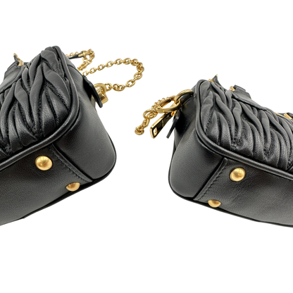  Borsa Miu Miu Arcadie realizzata in nappa matelassé nera nella verzione mini. Da portare a mano o a tracolla. Originale, usata, di lusso, in condizioni eccellenti