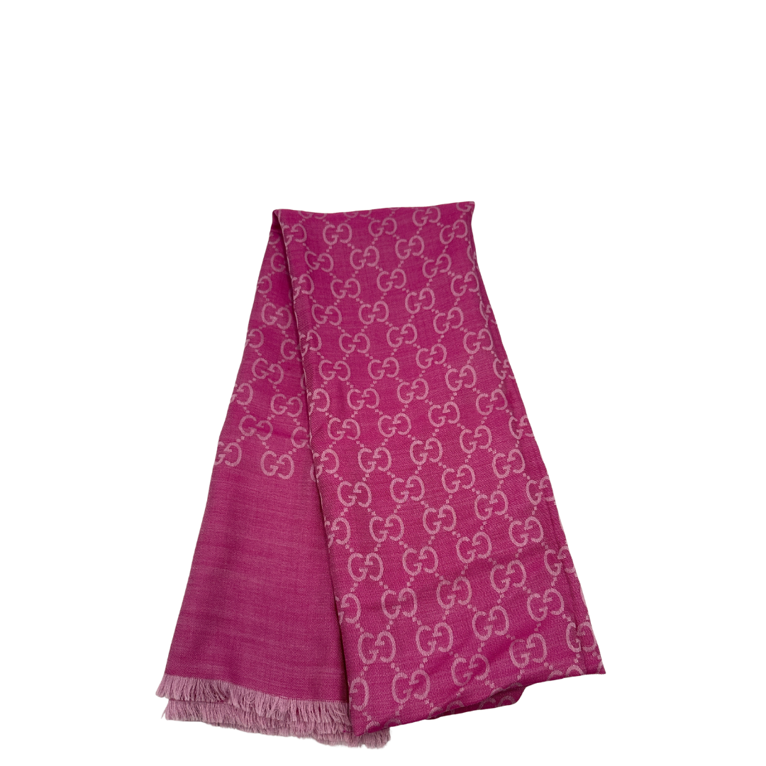 Stola Gucci in misto seta e lana fucsia e rosa con trama GG e bordi sfrangiati. Originale, usata, di lusso in condizioni eccellenti