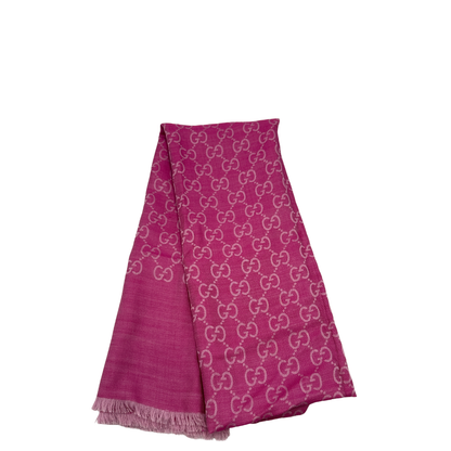 Stola Gucci in misto seta e lana fucsia e rosa con trama GG e bordi sfrangiati. Originale, usata, di lusso in condizioni eccellenti