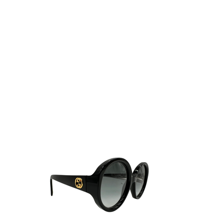 Occhiali da sole Gucci realizzati in acetato nero e hardware dorato. Originali, usati, di lusso, in ottime condizioni.