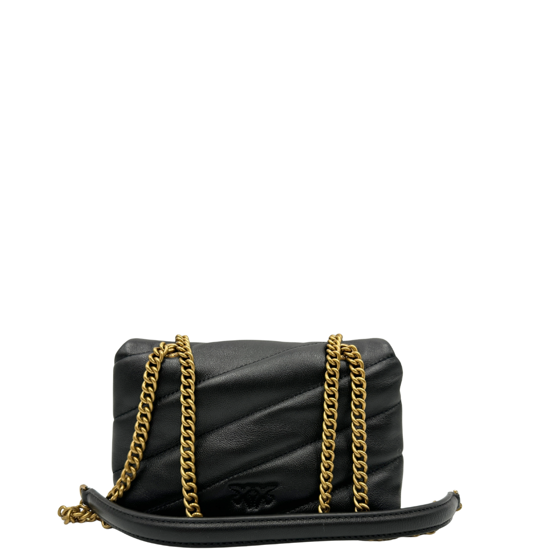 Retro, Borsa Pinko nella versione media in morbida nappa nera trapuntata e hardware dorato, indossabile a tracolla o a spalla. Originale, usata, di lusso, in condizioni eccellenti