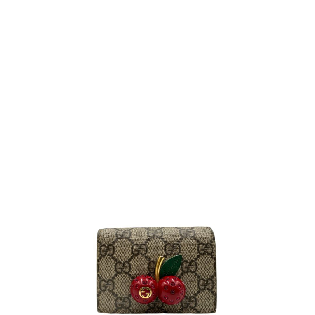 Portafoglio Gucci GG impreziosito da dettaglio ciliegie 
