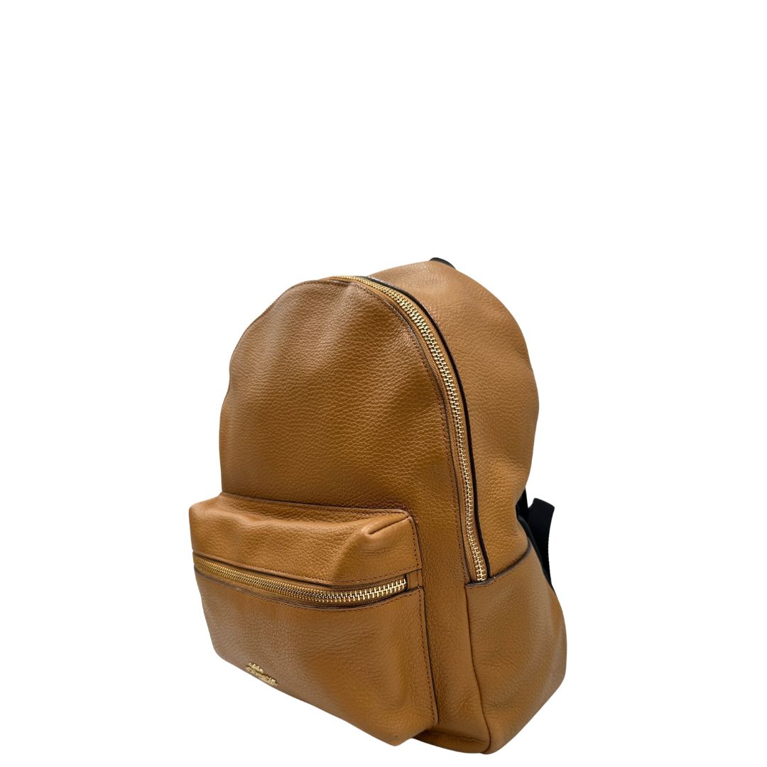 lato Zaino Coach in pelle martellata color cammello 