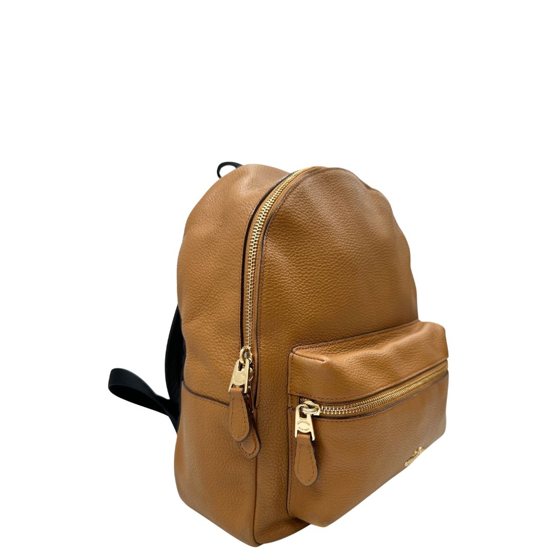 lato Zaino Coach in pelle martellata color cammello 