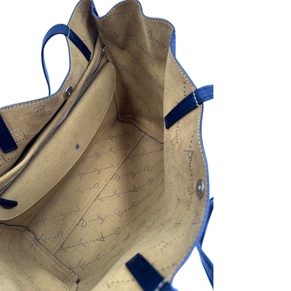 Interno, Borsa Stella McCartney in pelle nera caratterizzata dal motivo logo traforato. Originale, usata, di lusso, in ottime condizioni.