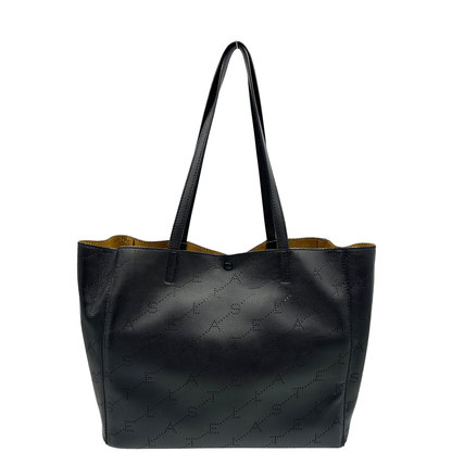 Front, Borsa Stella McCartney in pelle nera caratterizzata dal motivo logo traforato. Originale, usata, di lusso, in ottime condizioni.