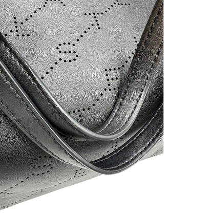 Manici, Borsa Stella McCartney in pelle nera caratterizzata dal motivo logo traforato. Originale, usata, di lusso, in ottime condizioni.