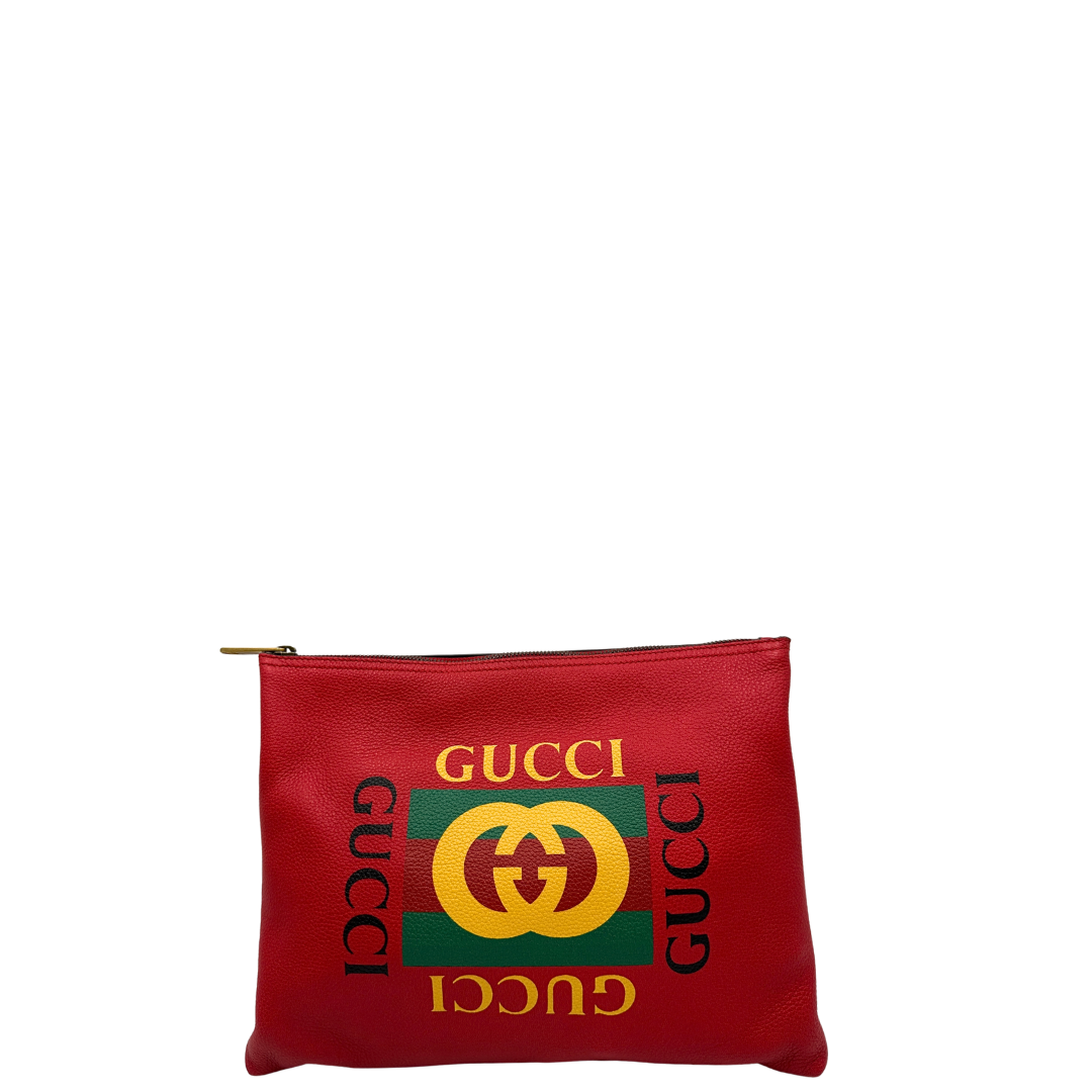 Front, Pochette Gucci in pelle martellata rossa con logo sul front, da portare a mano. Originale,, usata, di lusso, in ottime condizioni.