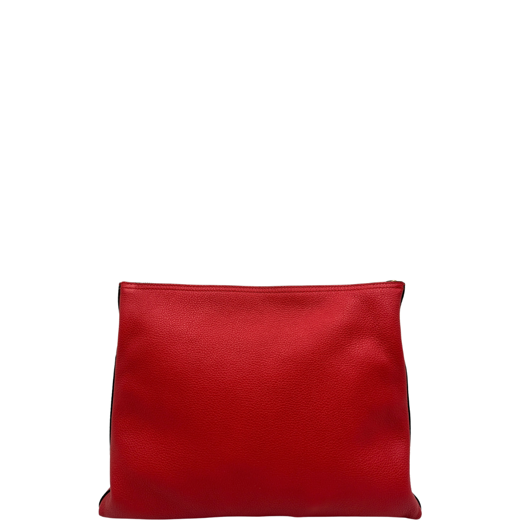 Retro, Pochette Gucci in pelle martellata rossa con logo sul front, da portare a mano. Originale,, usata, di lusso, in ottime condizioni.