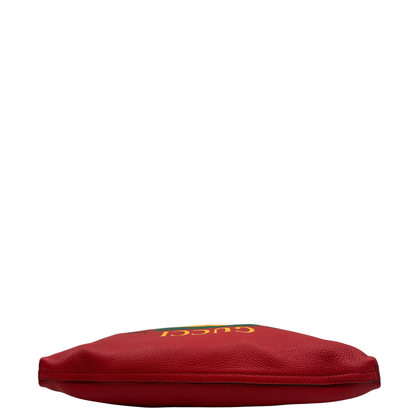Base, Pochette Gucci in pelle martellata rossa con logo sul front, da portare a mano. Originale,, usata, di lusso, in ottime condizioni.