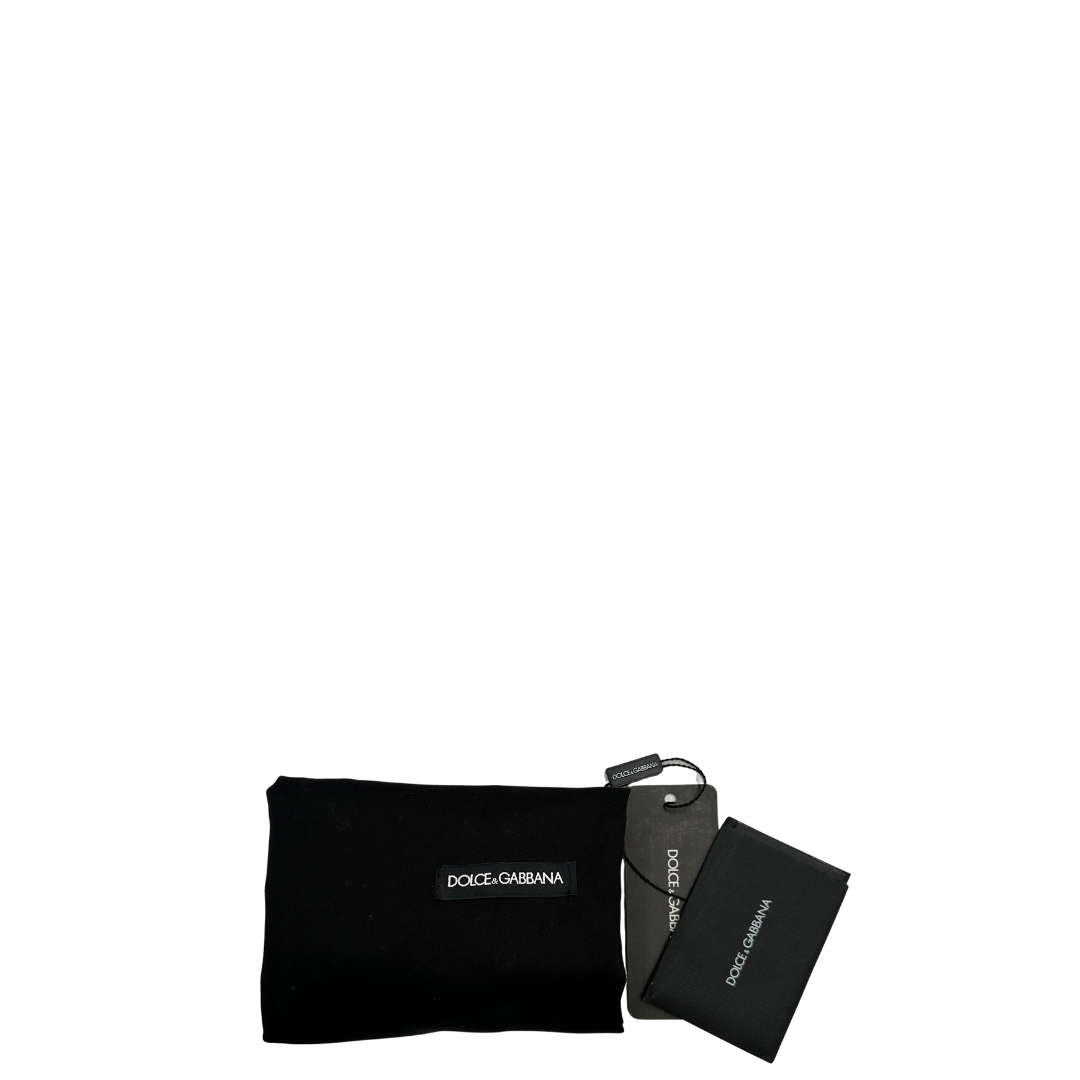 Borsa Sicily nella misura grande, realizzata in pelle color bianco latte, Dalla linea essenziale e femminile, è personalizzata da targhetta logata bigalvanica. Originale, usata, di lusso, in ottime condizioni.