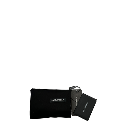Borsa Sicily nella misura grande, realizzata in pelle color bianco latte, Dalla linea essenziale e femminile, è personalizzata da targhetta logata bigalvanica. Originale, usata, di lusso, in ottime condizioni.