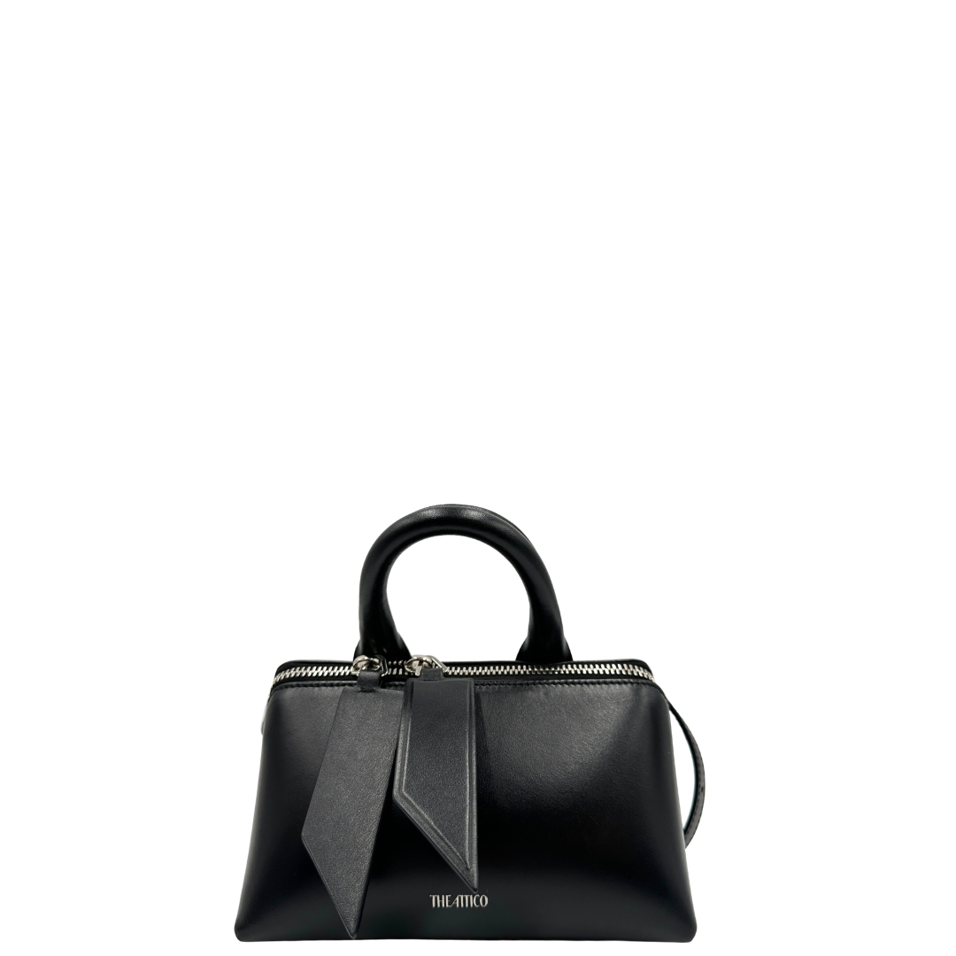 Front, Borsa The Attico in pelle nera rifinita con parti metalliche argentate; munita di un manico singolo e una tracolla amovibile che diventa anche marsupio. Originale, usata, di lusso, in ottime condizioni