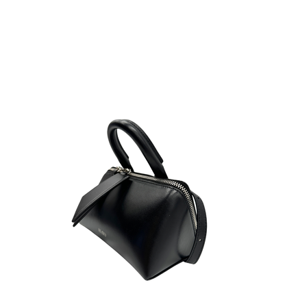 Lato, Borsa The Attico in pelle nera rifinita con parti metalliche argentate; munita di un manico singolo e una tracolla amovibile che diventa anche marsupio. Originale, usata, di lusso, in ottime condizioni