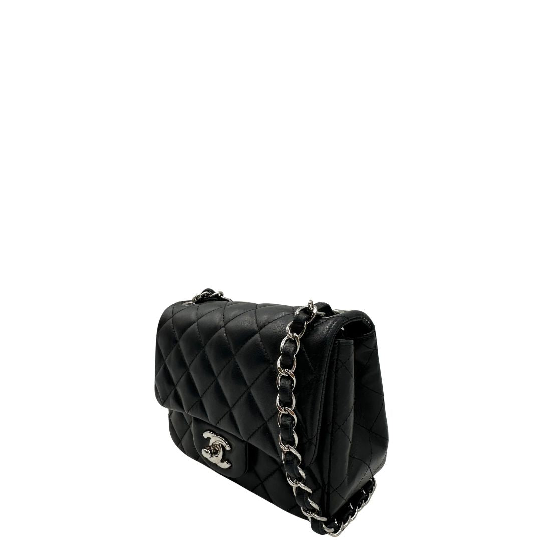 lato Borsa Chanel Mini Flap Square in pelle trapuntata 