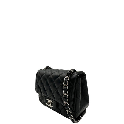 lato Borsa Chanel Mini Flap Square in pelle trapuntata 