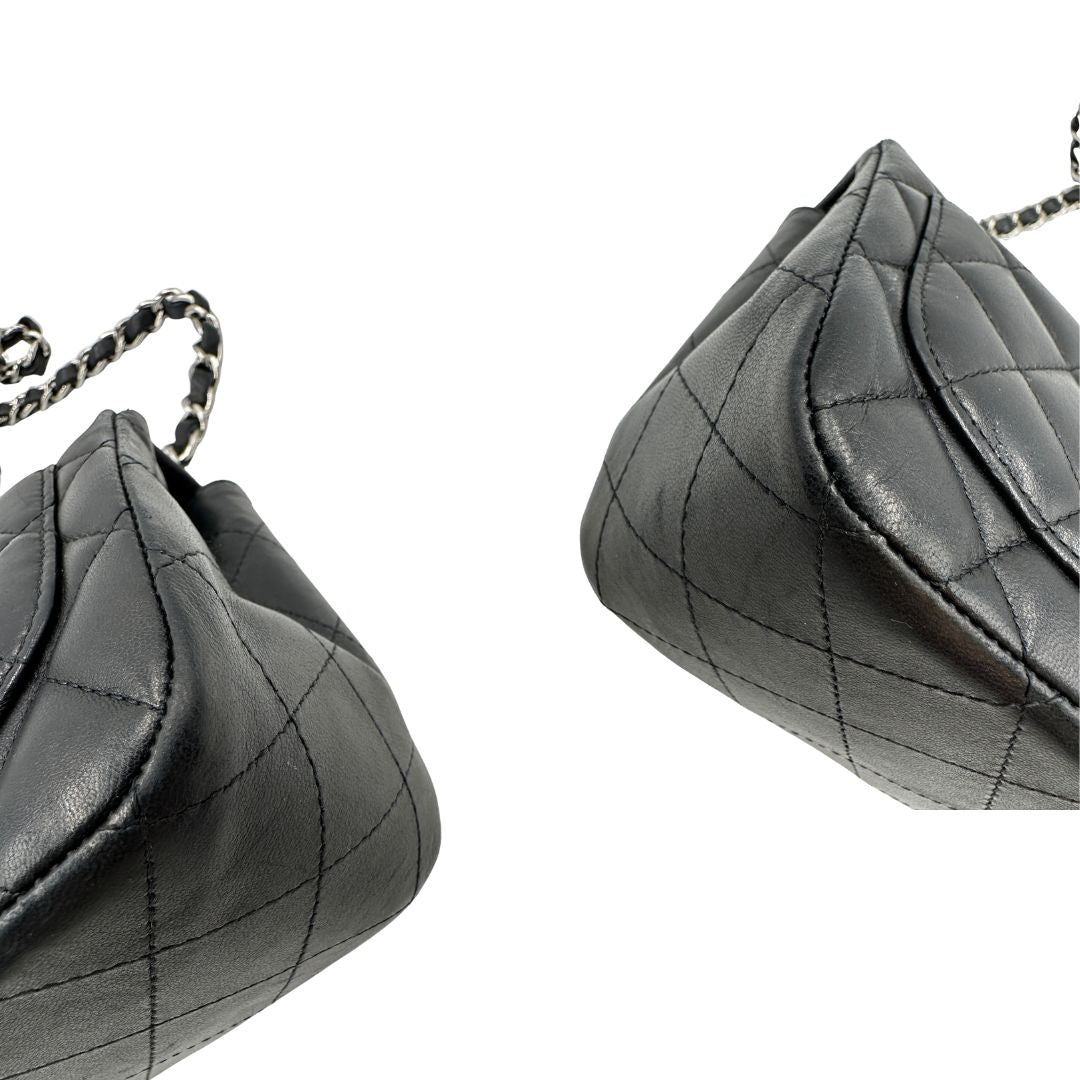 angoli Borsa Chanel Mini Flap Square in pelle trapuntata 