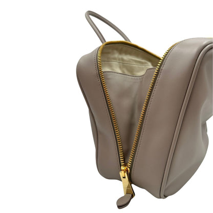 interno Borsa Miu Miu realizzata in pelle liscia color pomice 