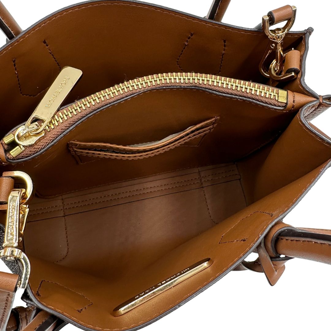 interno  Borsa MK in canvas sulle tonalità del marrone con stampa logo MK  