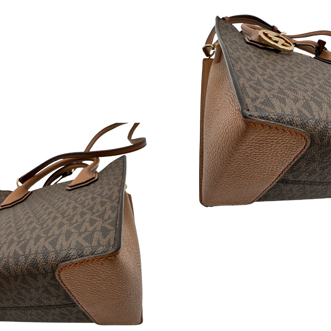 angoli  Borsa MK in canvas sulle tonalità del marrone con stampa logo MK  