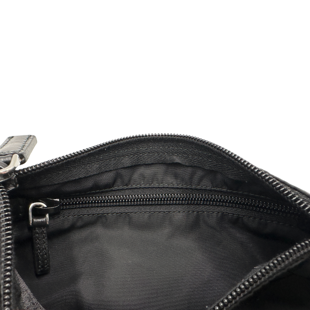 Pouch Prada nylon nera in vela nero