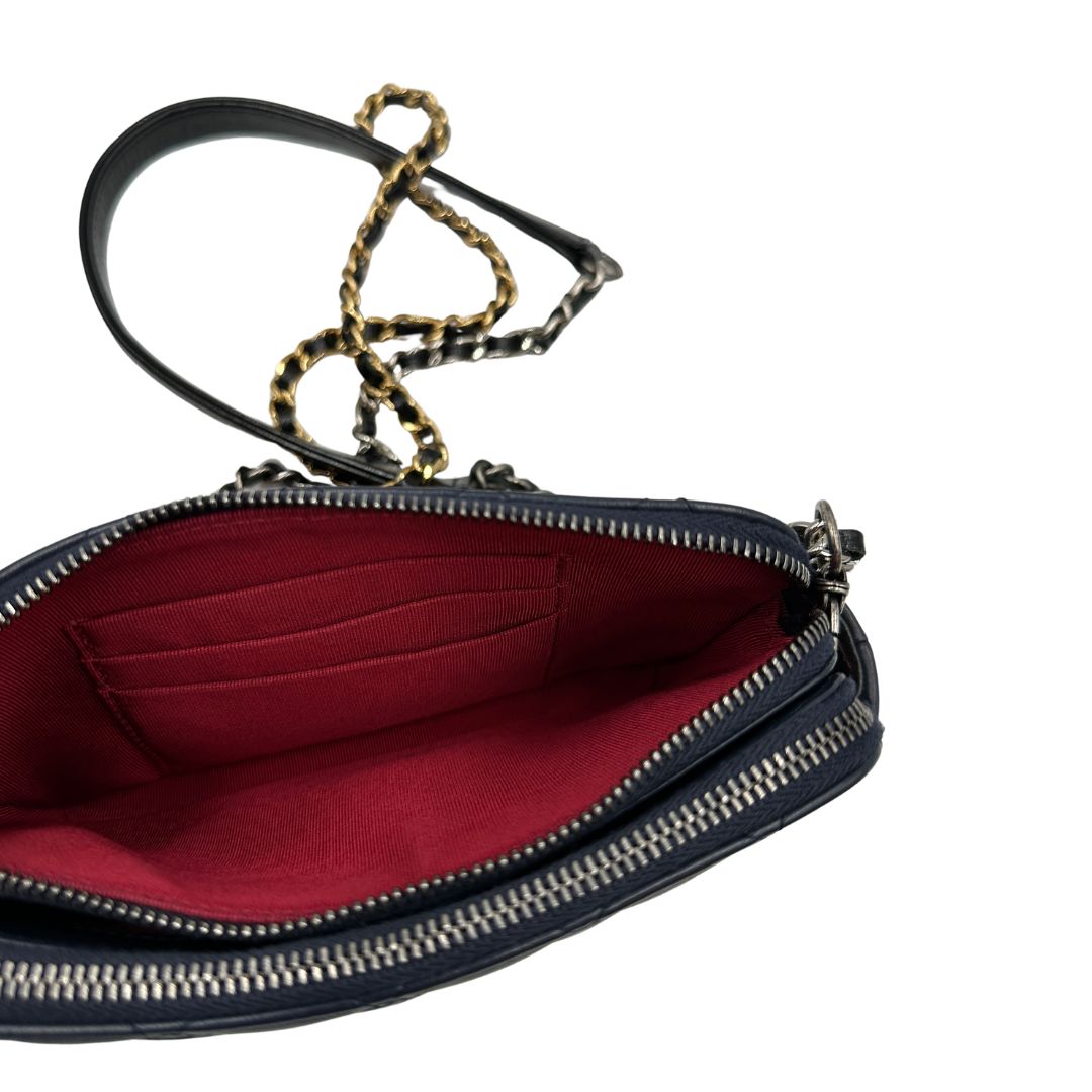 Borsa Chanel Small Gabrielle in pelle blu
