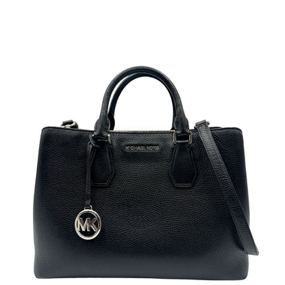 Front, Tote Camille M.K. in pelle martellata nera e hardware argentato; puoi portarla a mano, a tracolla.