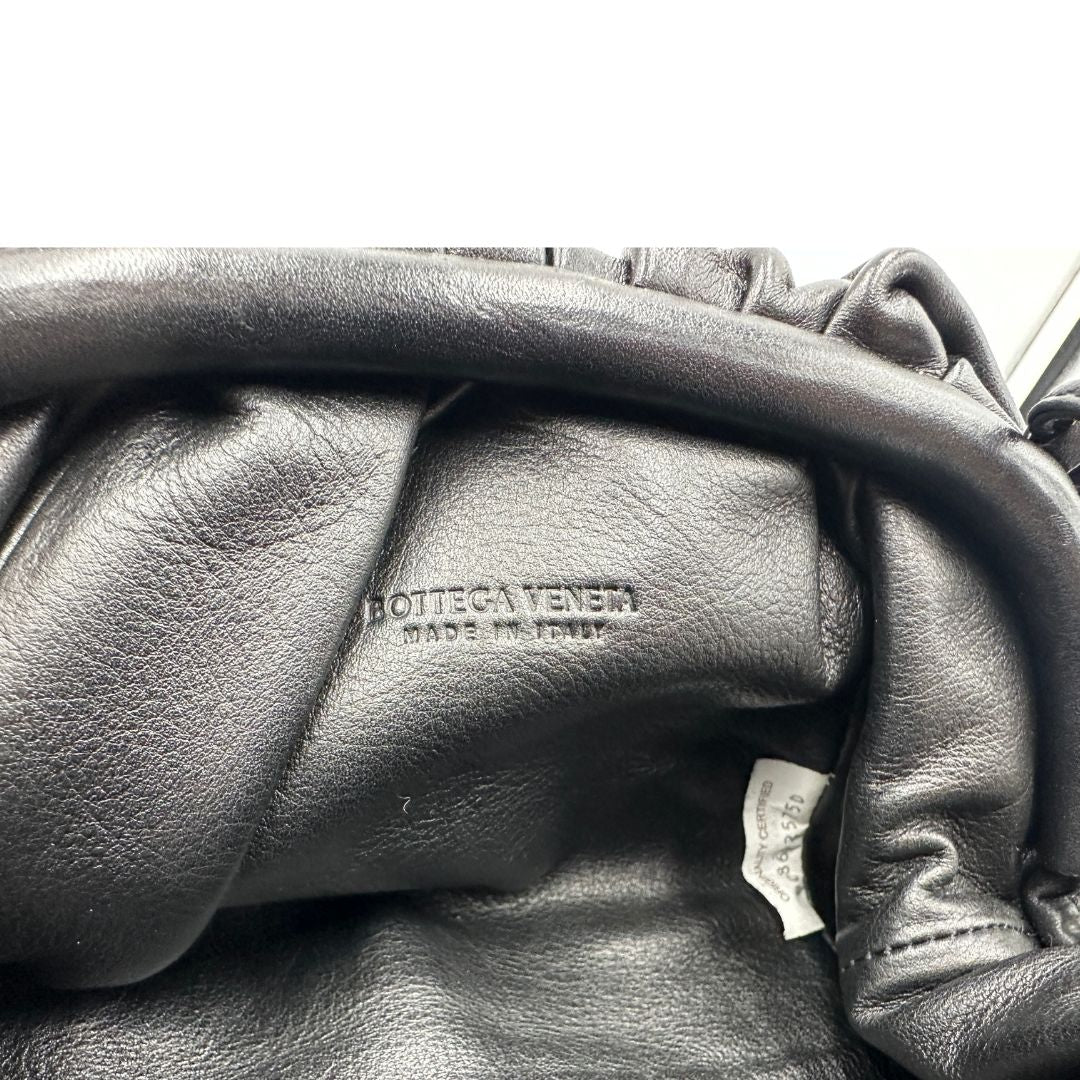 The Pouch mini Bottega Veneta in pelle nero