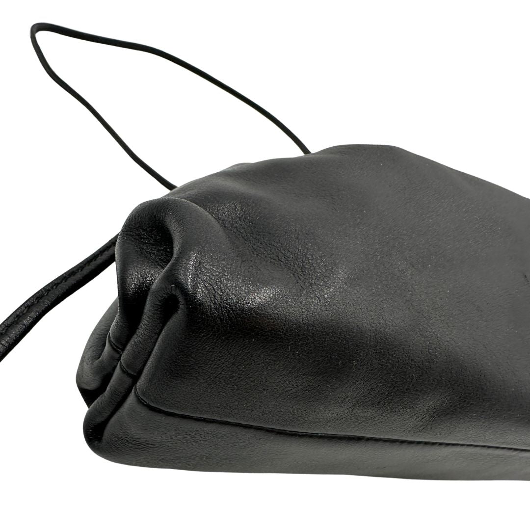 The Pouch mini Bottega Veneta in pelle nero