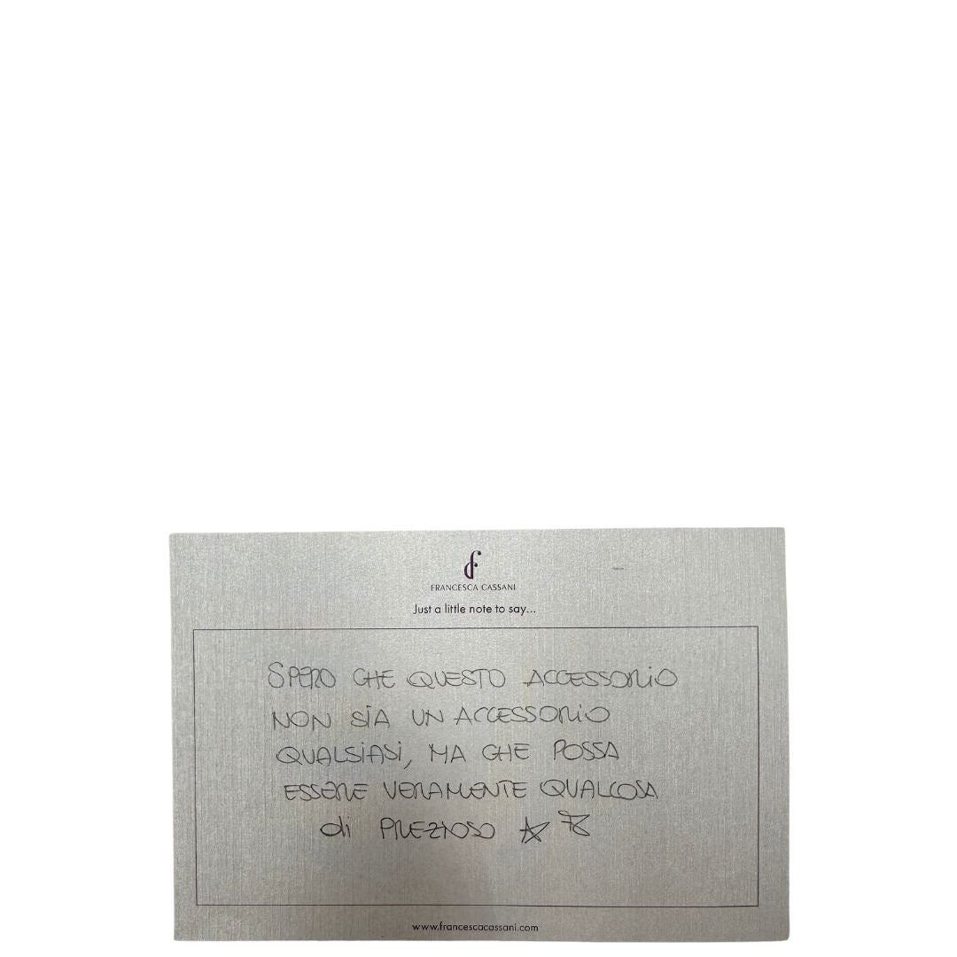 Borsa Chanel linea Timeless, in pelle caviar beige, trapuntata con motivo matelassé, patta frontale, chiusura CC e tracolla in catena intrecciata in pelle. Modello elegante, strutturato e molto versatile, con dettagli in metallo argentato, di lusso, originale, ottime condizioni, usata