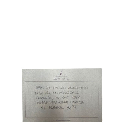 Borsa Chanel linea Timeless, in pelle caviar beige, trapuntata con motivo matelassé, patta frontale, chiusura CC e tracolla in catena intrecciata in pelle. Modello elegante, strutturato e molto versatile, con dettagli in metallo argentato, di lusso, originale, ottime condizioni, usata