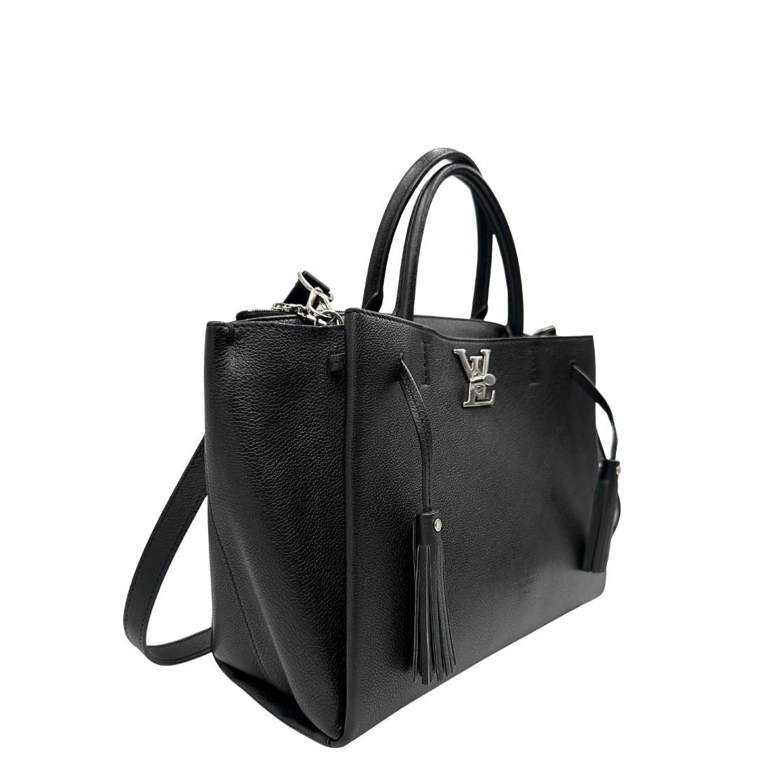  Borsa LV in pelle nera con parti metalliche argentate; munita di doppi manici stondati e una tracolla amovibile. 