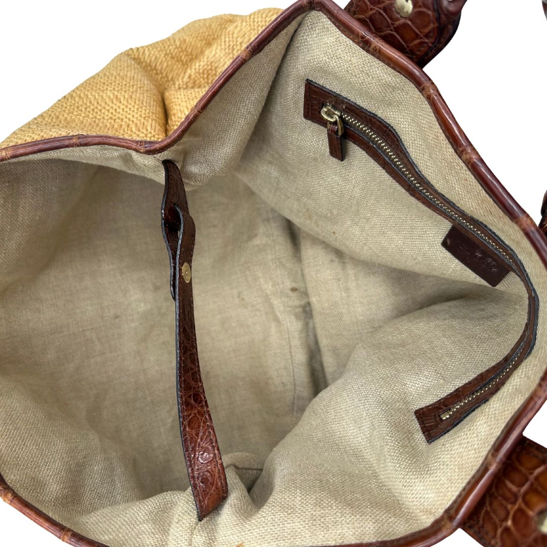 interno  Borsa Gucci caratterizzata da un corpo in rafia intrecciata, manici in pelle intrecciata e dettagli in metallo dorato, di lusso, originale, ottime condizioni.