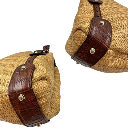 angoli Borsa Gucci caratterizzata da un corpo in rafia intrecciata, manici in pelle intrecciata e dettagli in metallo dorato, di lusso, originale, ottime condizioni.