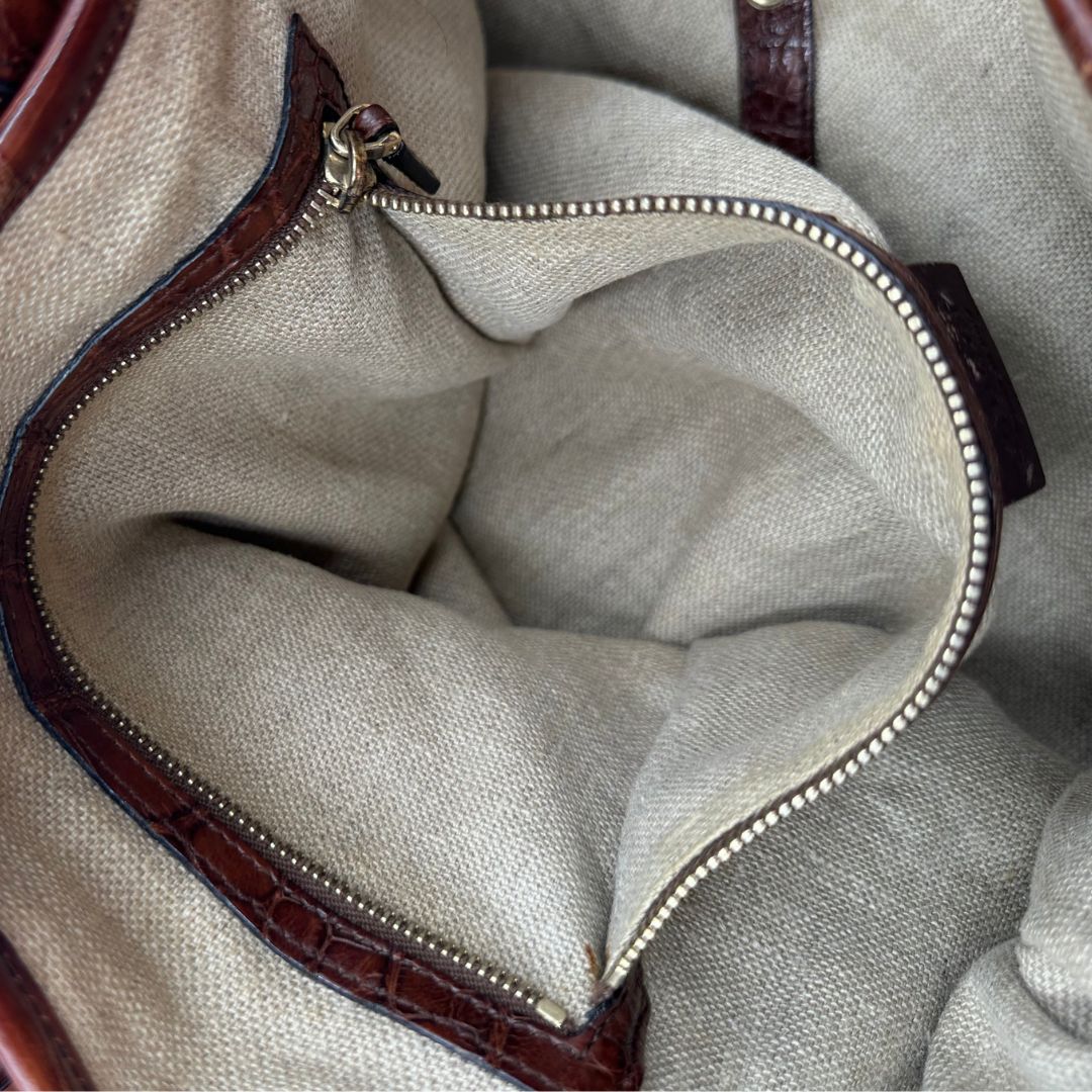 interno  Borsa Gucci caratterizzata da un corpo in rafia intrecciata, manici in pelle intrecciata e dettagli in metallo dorato, di lusso, originale, ottime condizioni.
