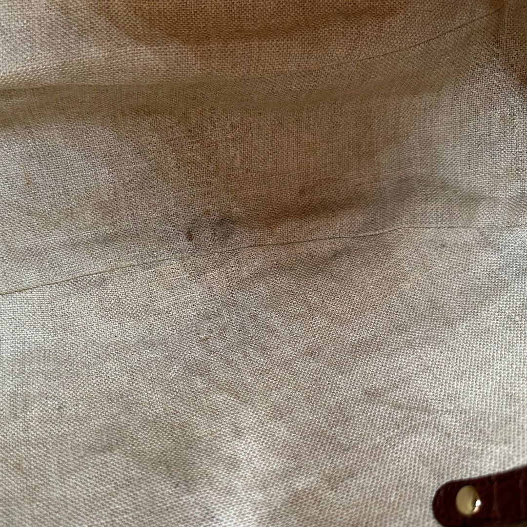 interno  Borsa Gucci caratterizzata da un corpo in rafia intrecciata, manici in pelle intrecciata e dettagli in metallo dorato, di lusso, originale, ottime condizioni.