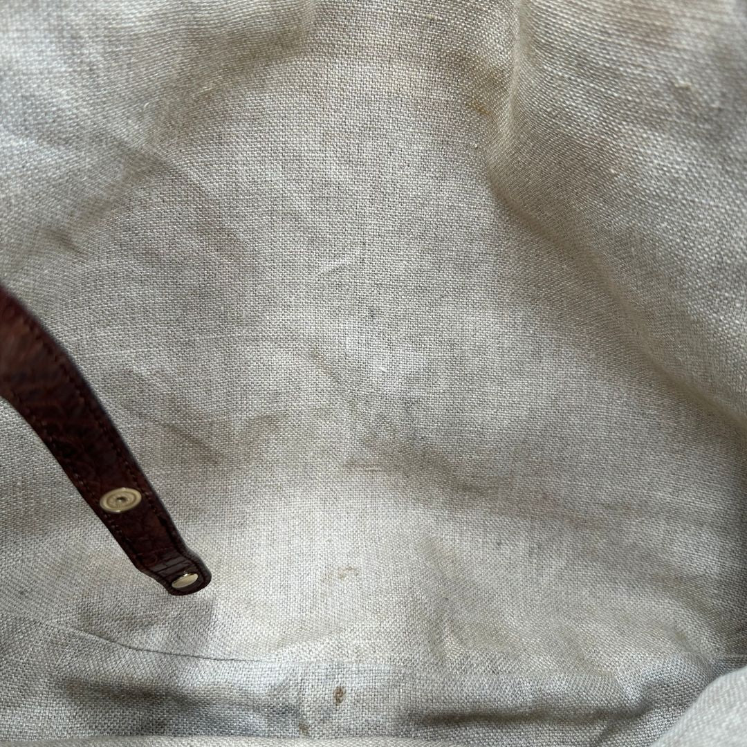 interno  Borsa Gucci caratterizzata da un corpo in rafia intrecciata, manici in pelle intrecciata e dettagli in metallo dorato, di lusso, originale, ottime condizioni.