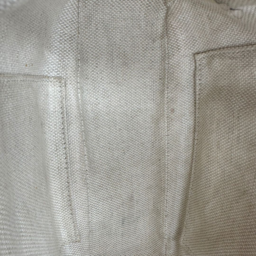 interno  Borsa Gucci in pelle martellata rossa con parti metalliche dorate; impreziosita da nappa e munita di una tracolla. Completa di dustbag, di lusso, originale, ottime condizioni, usata. 