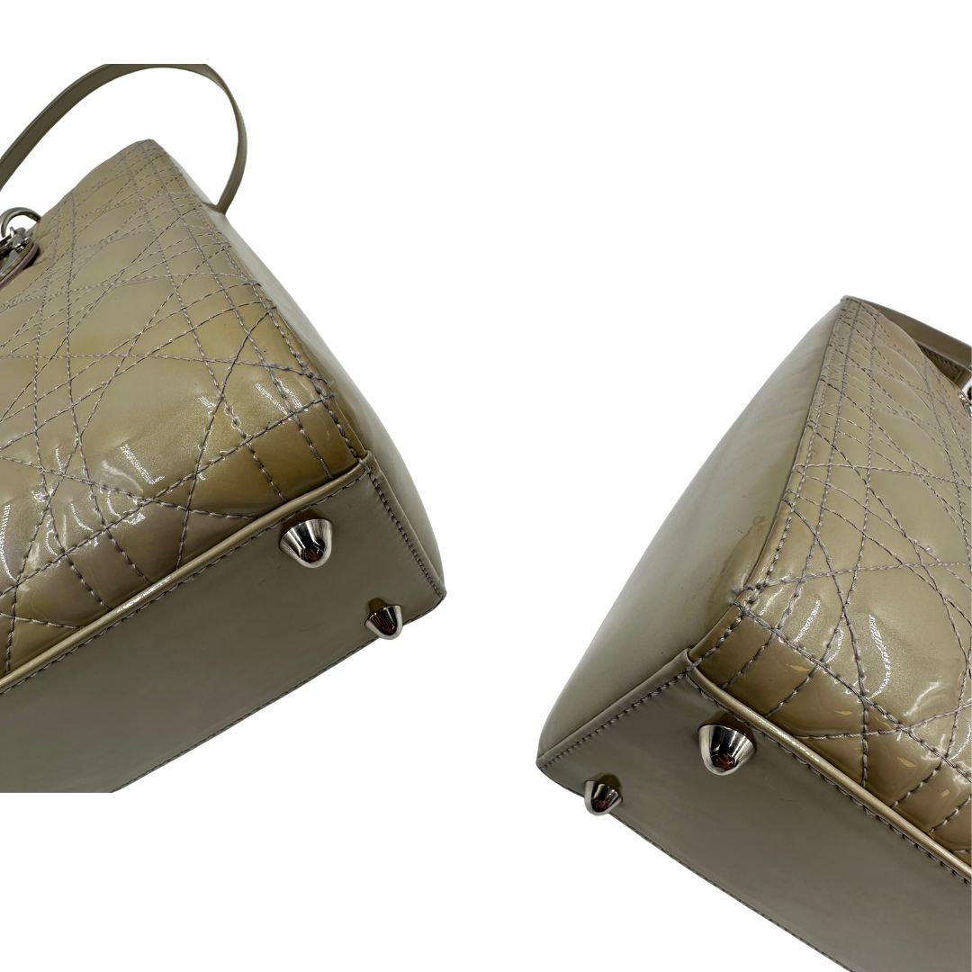 angoli Borsa Lady Dior Large in pelle verniciata in trama cannage color sabbia, di lusso, originale, ottime condizioni, usata  