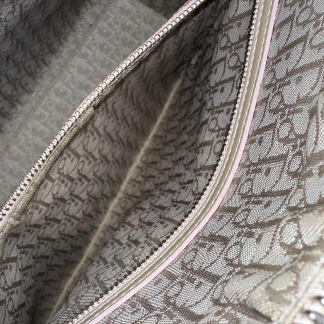 interno Borsa Lady Dior Large in pelle verniciata in trama cannage color sabbia, di lusso, originale, ottime condizioni, usata  