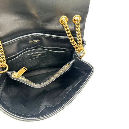 Interno, Borsa Saint Laurent in pelle di agnello morbida con impunture trapuntate chevron, nera con hardware dorato, può essere portata a spalla o a tracolla, di lusso, originale, ottime condizioni